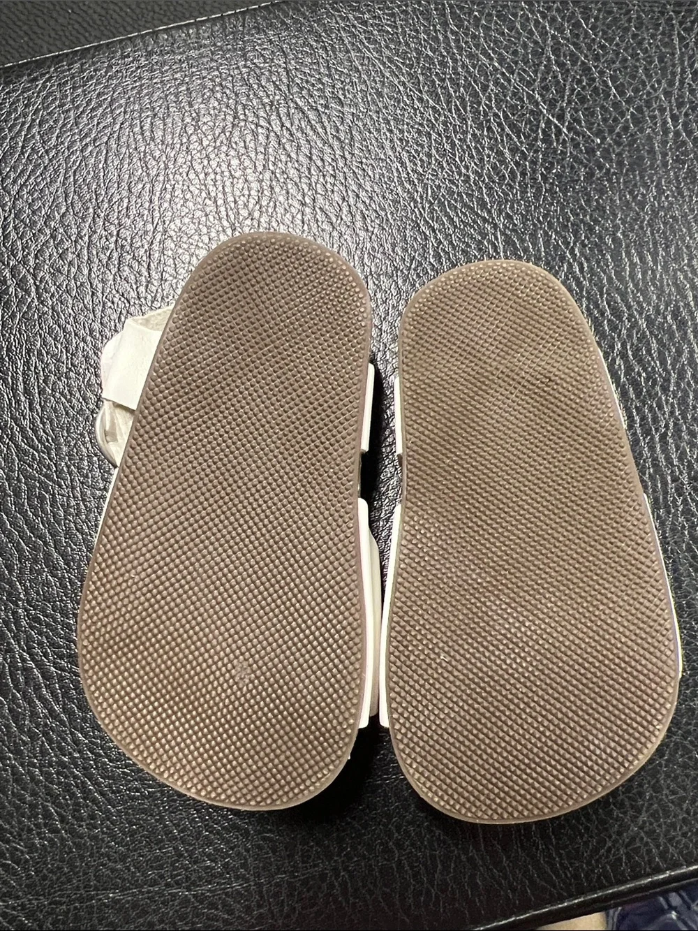 Baby Girls 6-12month size sandals 4 pair like new by monkey feet and old navy